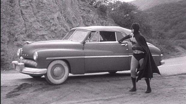 В фильме 1949 года тоже не делали специальный экземпляр авто. Это Mercury Convertible: batman, Бэтмобиль, авто, автомобили, бэтмен, кинотачки, комиксы, супергерой