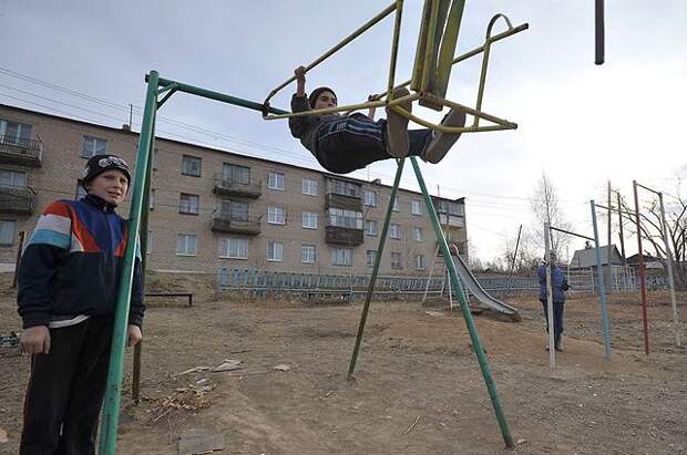 Детская площадка в городе Карабаш Челябинской области.