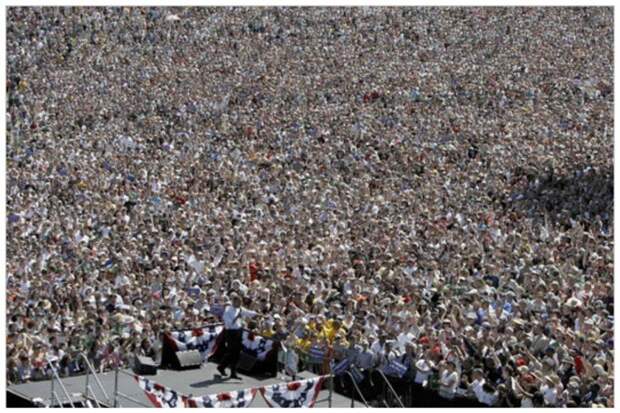 Америка. Люди слушают выступление бывшего Президента Б.ОБамы интересное, люди, масса, перенаселение, скопление, толпа