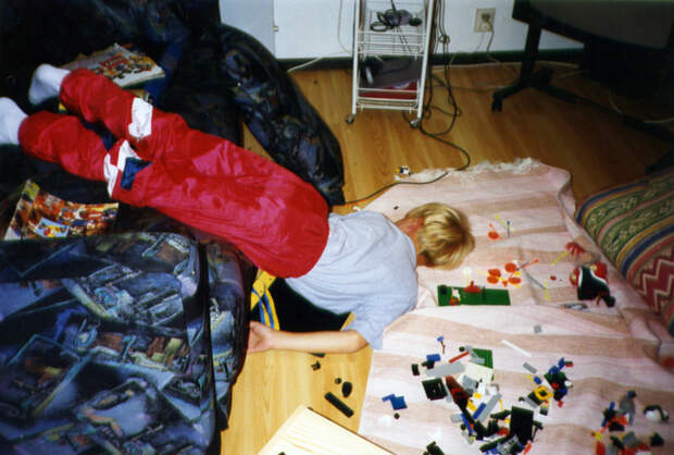 18 фото детей, которые могут уснуть где угодно и без мягкой подушки
