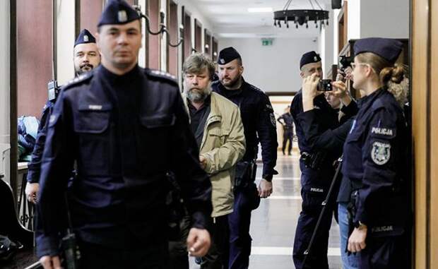 «Предлагаете разбомбить Варшаву?»: Киев с помощью поляков мстит археологу Бутягину за античный клад, который он им не отдал