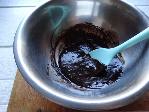 Сумасшедший пирог «Crazy Cake» — новомодный шоколадный пирог: такой мягкий, что кажется - теста вообще нет