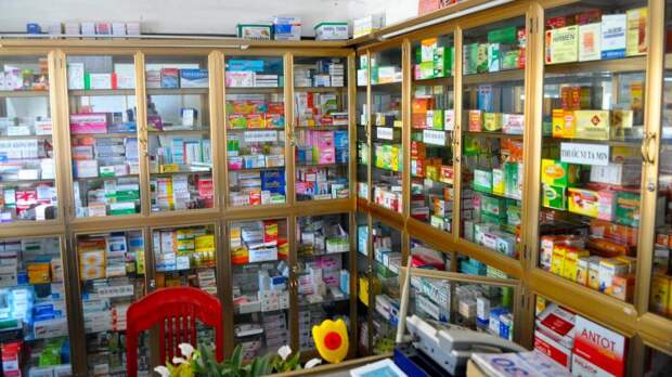 Обычная аптека во Вьетнаме