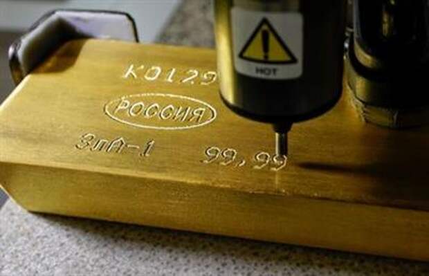 A machine engraves information on an ingot of 99.99 percent pure gold at a plant owned by Krastsvetmet, one of the world's biggest manufacturers of non-ferrous metals, in Krasnoyarsk, Russia April 9, 2019. Picture taken April 9, 2019. REUTERS/Ilya Naymushin 
