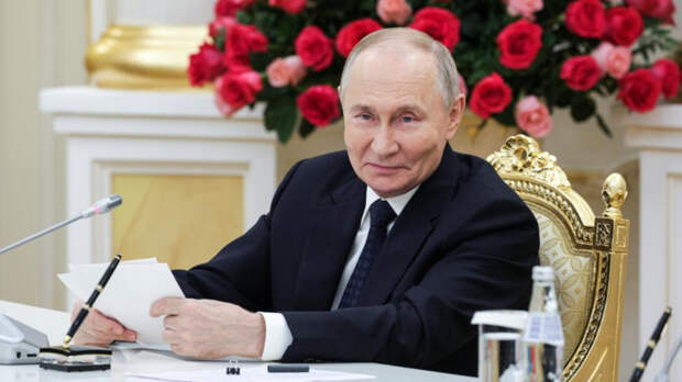 Путин выпил за День Победы фронтовые 100 грамм