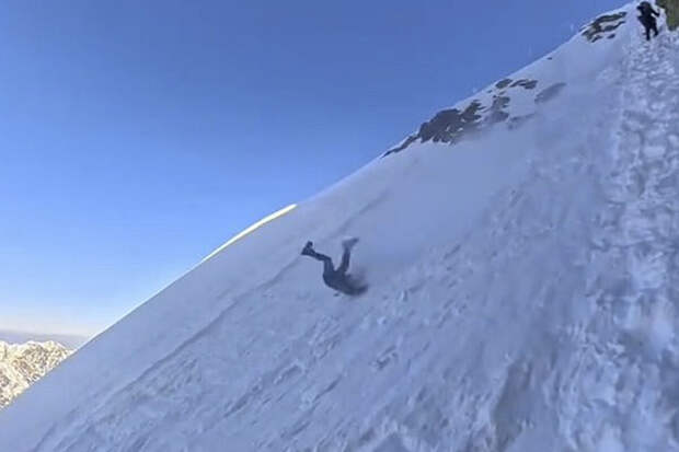 Падение удачливого альпиниста с самой высокой горы Польши попало на видео