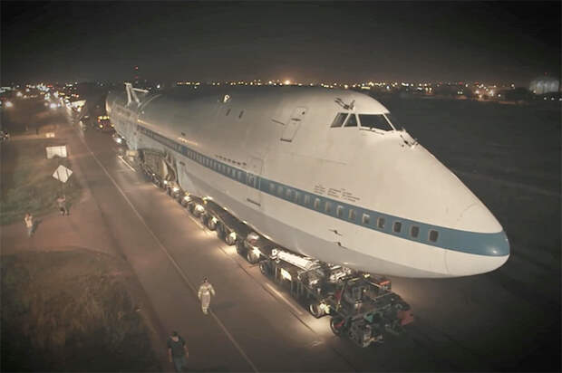Вторая жизнь старого самолёта Boeing: гигантский арт-автомобиль для фестиваля Burning Man
