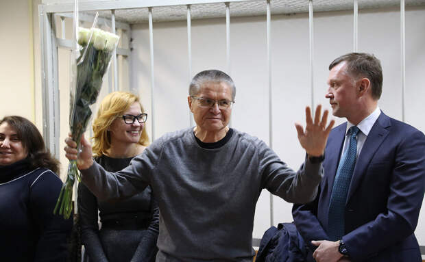 С таким счастьем и на свободе. Бывший министр Улюкаев досрочно освобождён из заключения