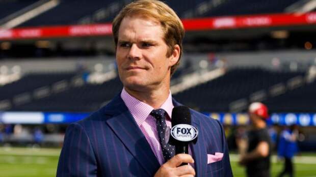 greg olsen holding a fox sports microphone