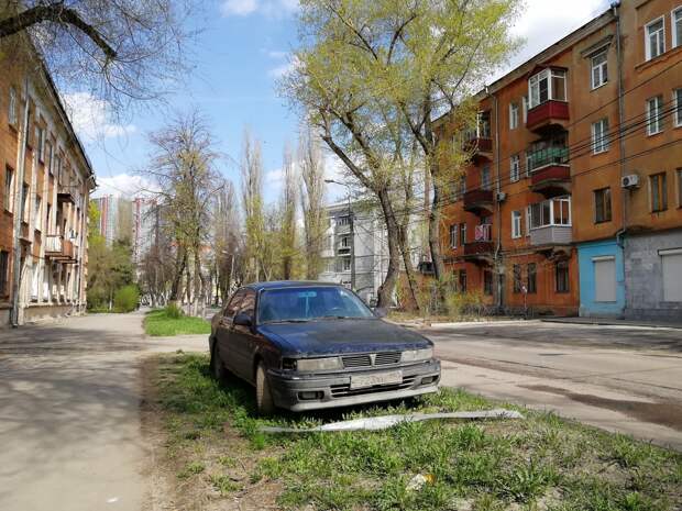 Двор воронеж. Воронеж дворы. Воронеж дворы фото. В одном из дворов Воронежа победа. Дворы Воронежа забитые машинами фото.