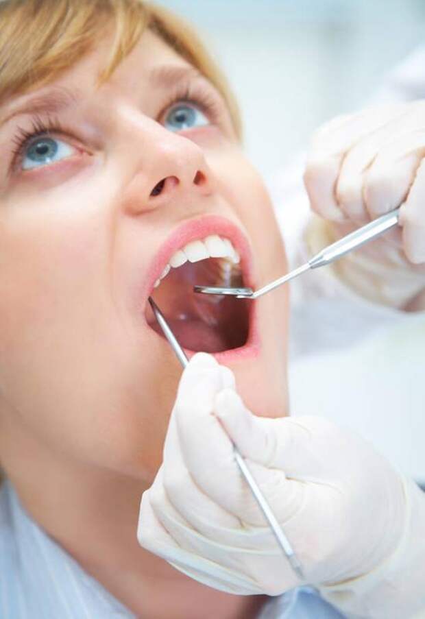 Около зуба мудрости опухла десна: что делать, чем полоскать и как лечить