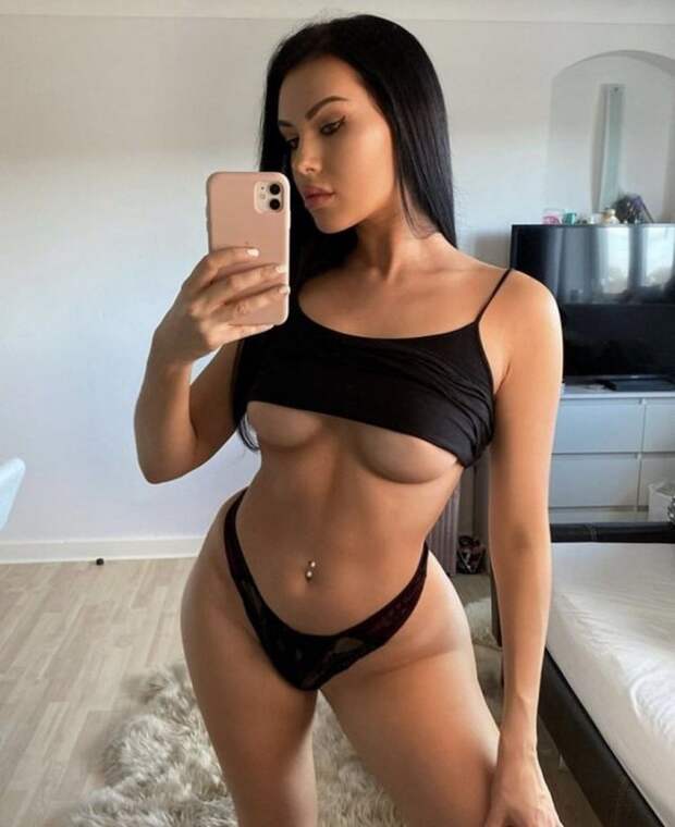 Красивые девушки и их underboob засветы