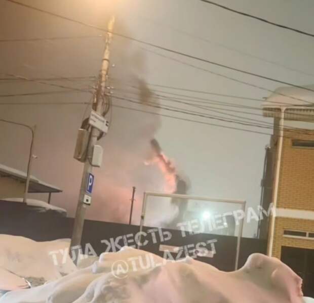 В Туле на улице Луначарского загорелся жилой дом