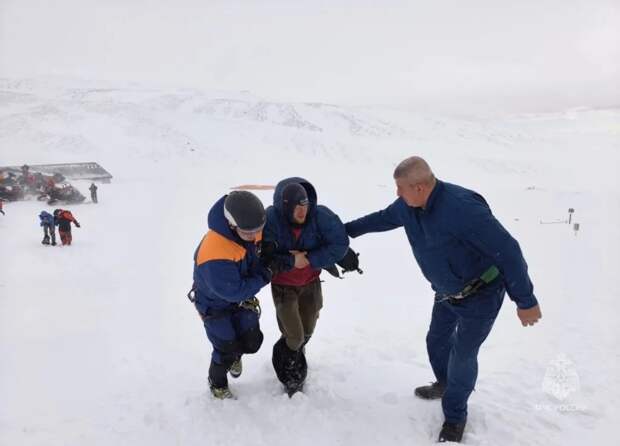 Спасатель Брюзгин: попавших в метель на Камчатке туристов почти завалил снег