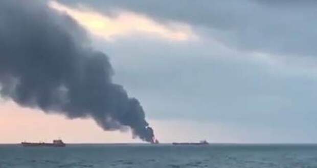 Около 10 кораблей задействованы в спасательной операции в Керченском проливе