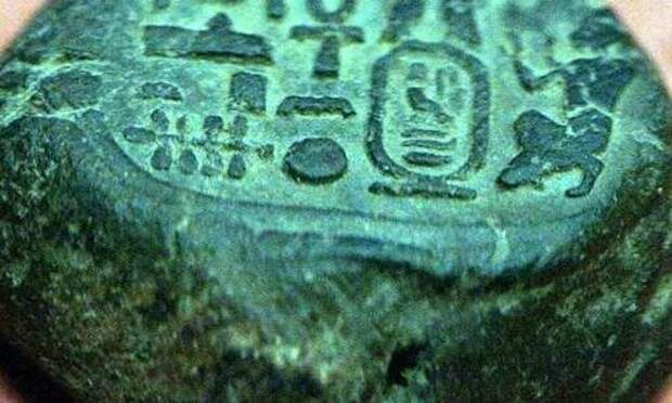 В Канаде упал метеорит с внеземными иероглифами