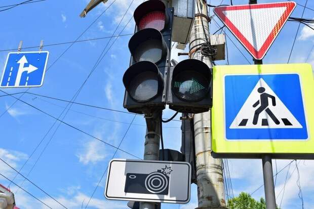 В Симферополе на двух перекрёстках отключились светофоры