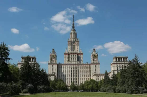Новый метод поиска временных солитонов при взаимодействии трех волн предложили в МГУ