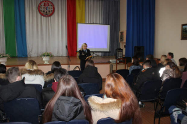 В Республике Марий Эл полицейские в рамках акции «Время служить в полиции» провели встречу с выпускниками Йошкар-олинского строительного техникума