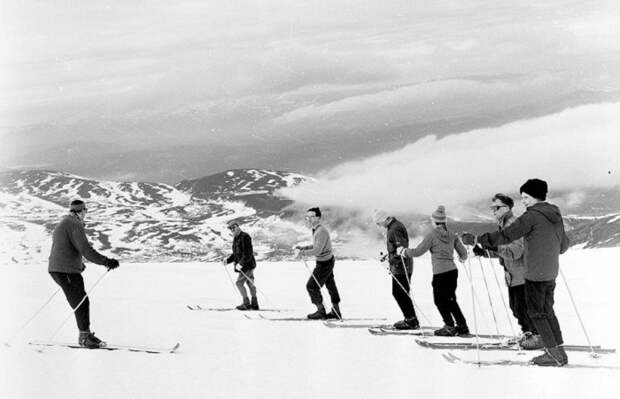 Катание на лыжах. Фото: Джон Дрисдейл. 