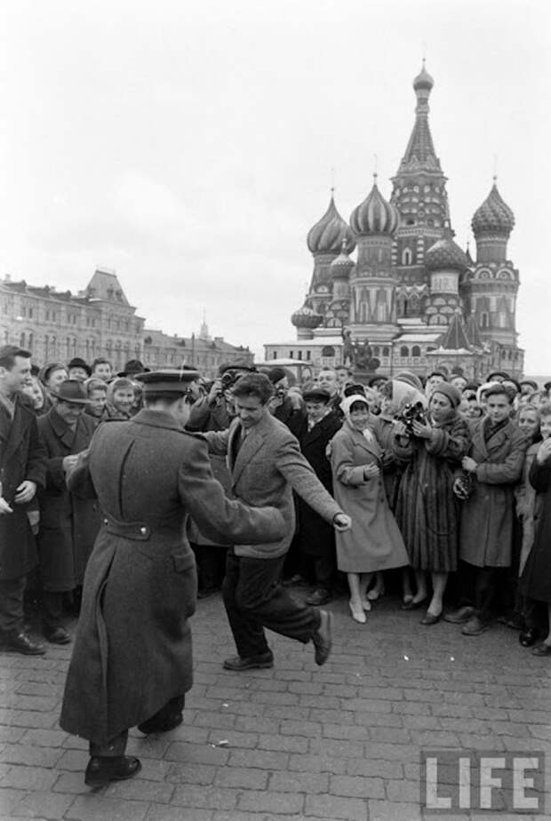 12 апреля 1961 года. Всенародное ликование СССР, гагарин, космос, ностальгия