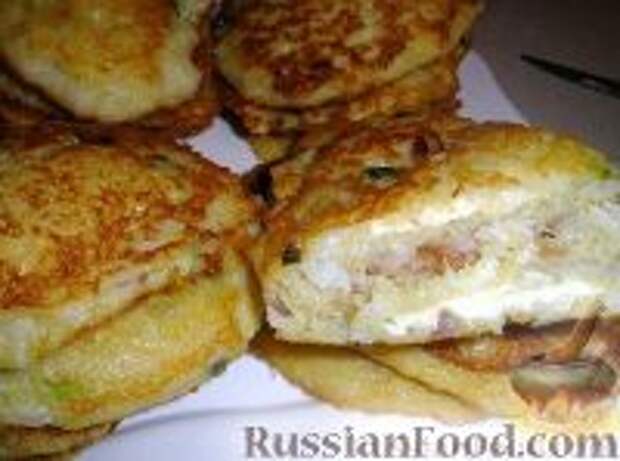 Фото к рецепту: Драники рисовые с плавленым сыром