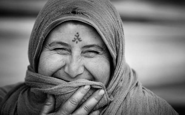 Смех сквозь слезы: фотограф запечатлел искренние улыбки беженцев