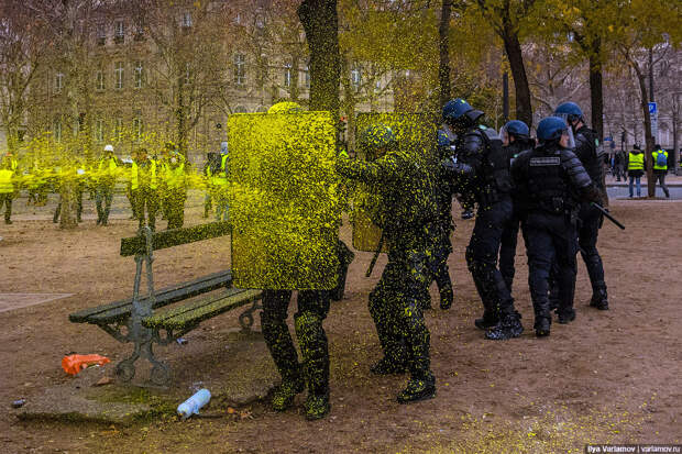 Париж - битва за бензин. Погромы с 6 часов утра