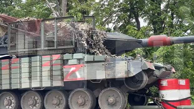 Военные ВС РФ эвакуировали трофейный танк ВСУ Leopard 2 в ДНР
