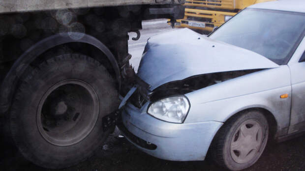 Гололед привел к хаосу на трассах в Подмосковье