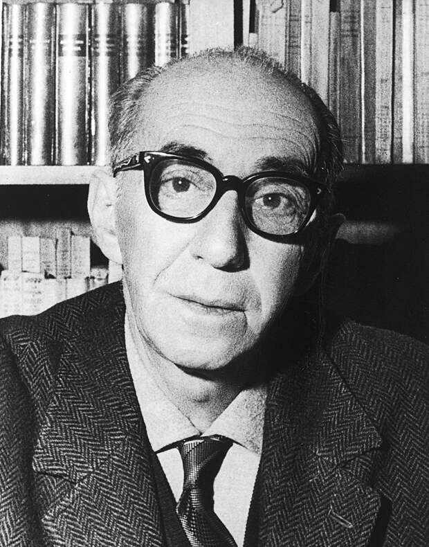 https://upload.wikimedia.org/wikipedia/commons/thumb/1/16/Diego_Valeri.jpg/705px-Diego_Valeri.jpg