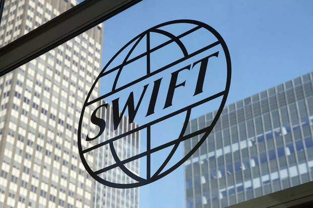 Европарламент внес пункт об отключении России от SWIFT в проект резолюции