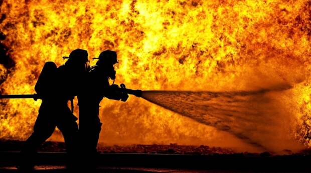 При ракетной атаке на Волгоградскую область загорелся объект Минобороны