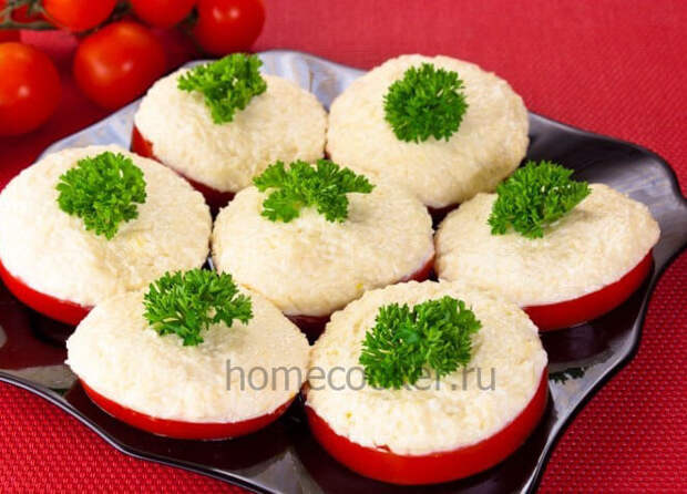 Помидоры с сыром и чесноком