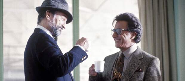 "Хвост машет собакой" и суровая реальность