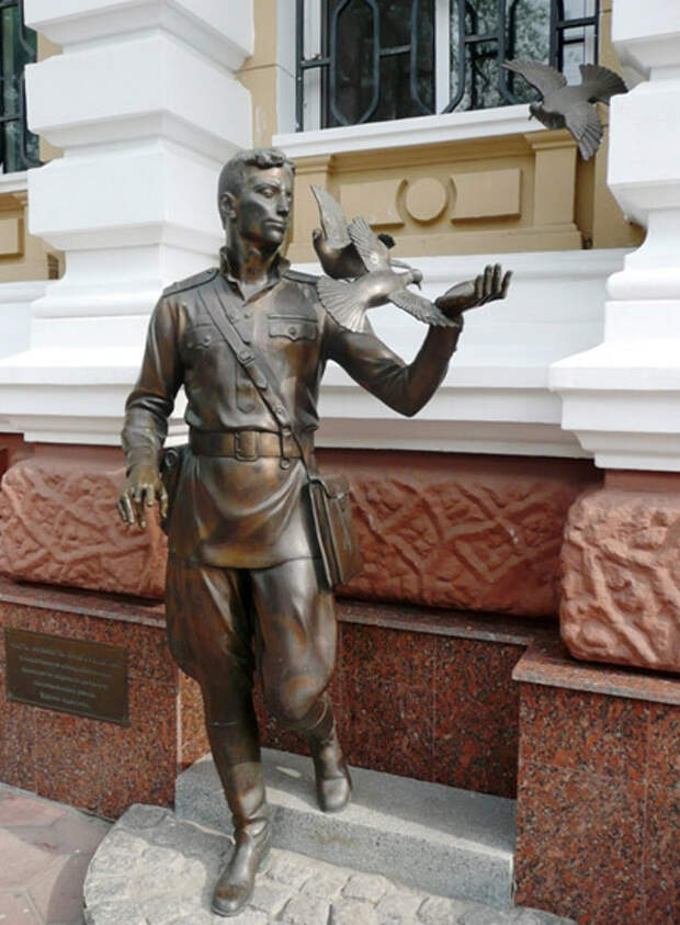 Памятник Давиду Курлянду gocman-7.jpg