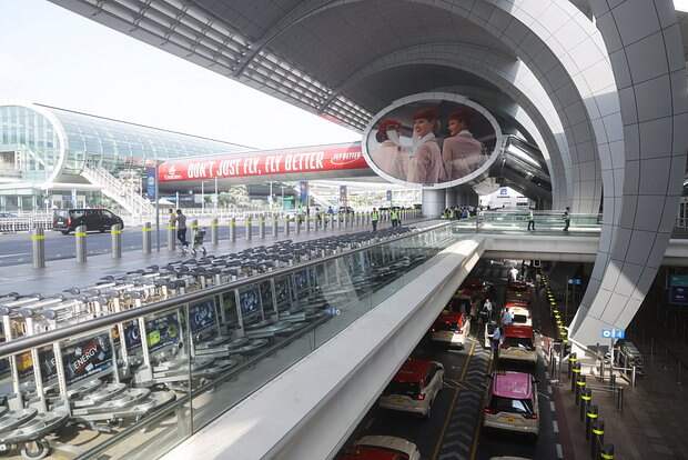 В Дубае сообщили о повреждении топливного резервуара в районе аэропорта