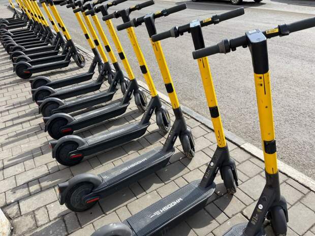 В Тульской области начался сезон самокатов, пожилые жители опасаются за безопасность