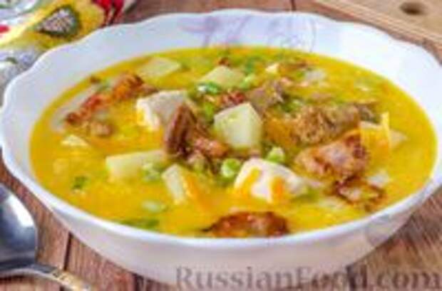 Фото к рецепту: Сырный суп с лисичками и курицей