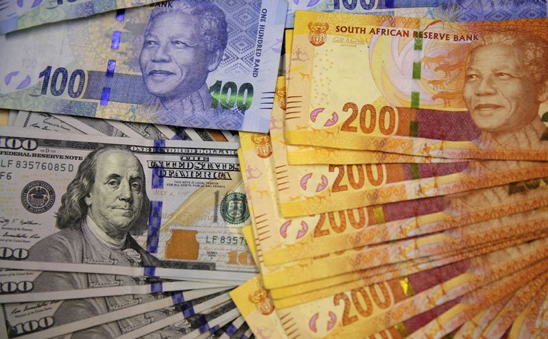 EMERGING MARKETS-Акции и валюты снижаются из-за инфляционных опасений, но могут показать недельный прирост