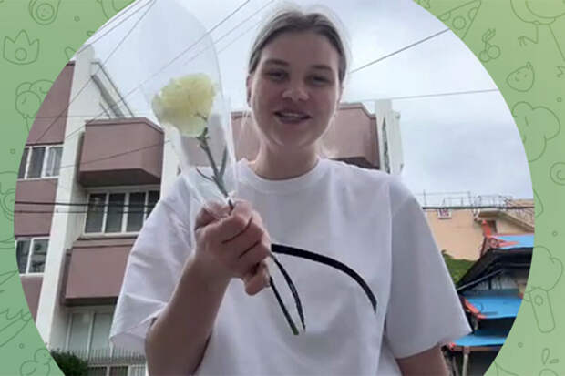 Блогерша Полякова подарила корейской свекрови цветок, который кладут на гроб
