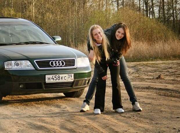 Российские девчонки с машинками (43 фото)