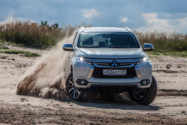 Сохранил ли новый Mitsubishi Pajero Sport свою суровость и страшно ли на нем заезжать в глушь. Фото 6