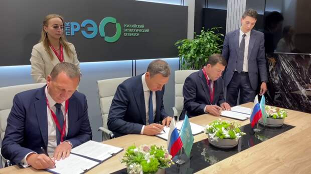 Губернатор Свердловской области подписал соглашение о создании центра по переработке электронных отходов