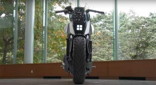 Cамобалансирующий байк от Honda (5 фото + видео) Cамобалансирующий байк от Honda (5 фото + видео)