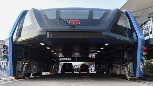 transit-elevated-bus-first-test-ride