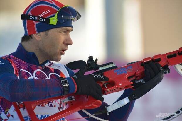 Biathlon Bjoerndalen стреляет