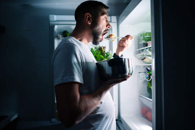 Россиянам рассказали как разгрузить холодильник после праздников в январе