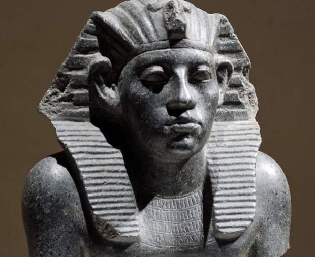 Аменемхет III. Изображение взято с сайта: https://sprintally.com/labyrinth-of-amenemhat-iii-in-ancient-egypt/