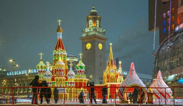 Новогоднее оформление Киевского вокзала